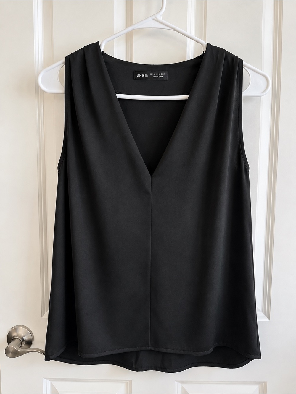 SHEIN Black V-Neck Sleeveless Camisole Top